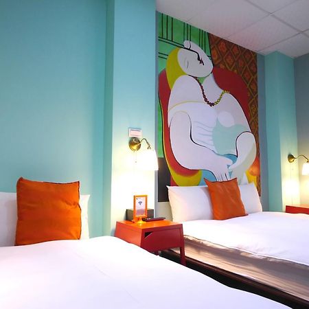 Luca Hotel Taichung Esterno foto