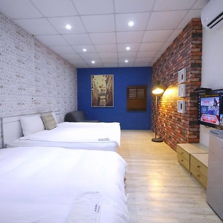 Luca Hotel Taichung Esterno foto