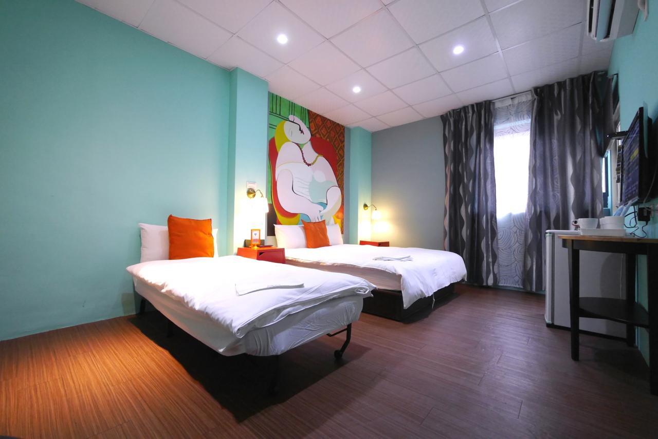 Luca Hotel Taichung Esterno foto